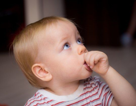 Child sucking thumb before treatment for non nutritive habits